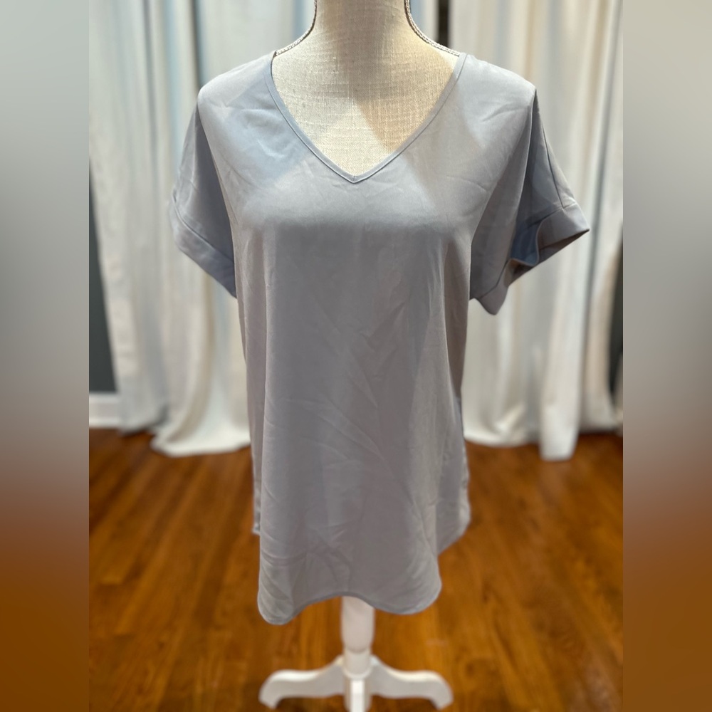 Zenana gray short sleeve blouse women’s size small LNC